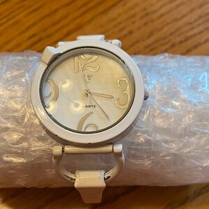 White Quartz Round Face Women's Watch